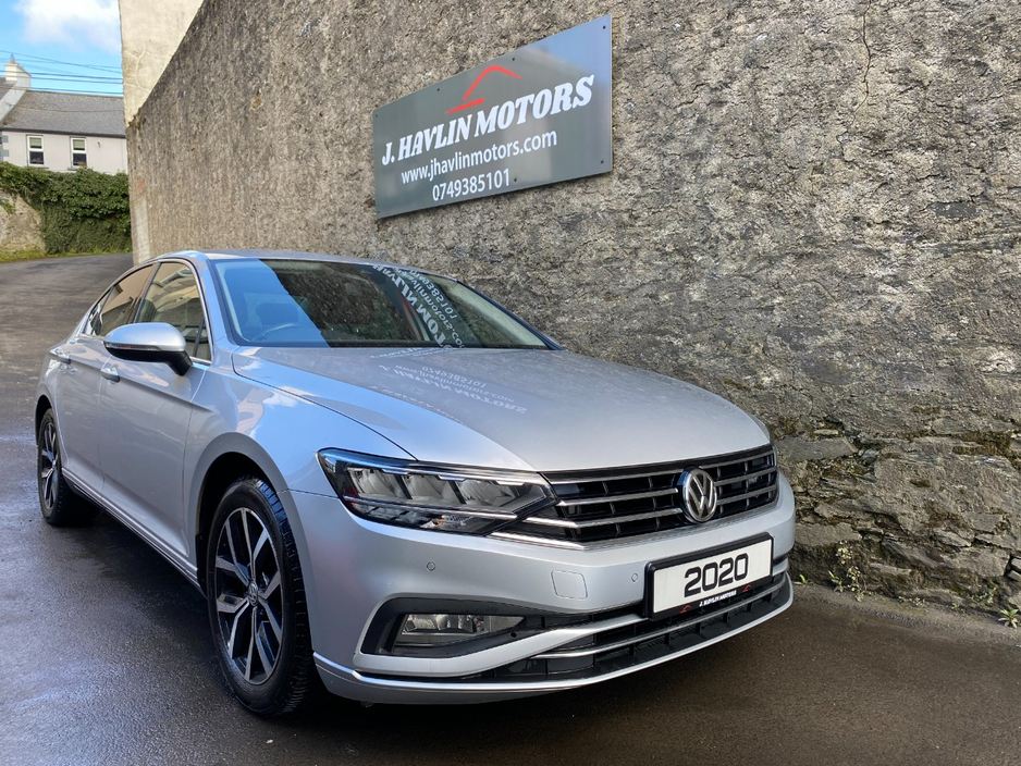 2020 Volkswagen Passat - image 2