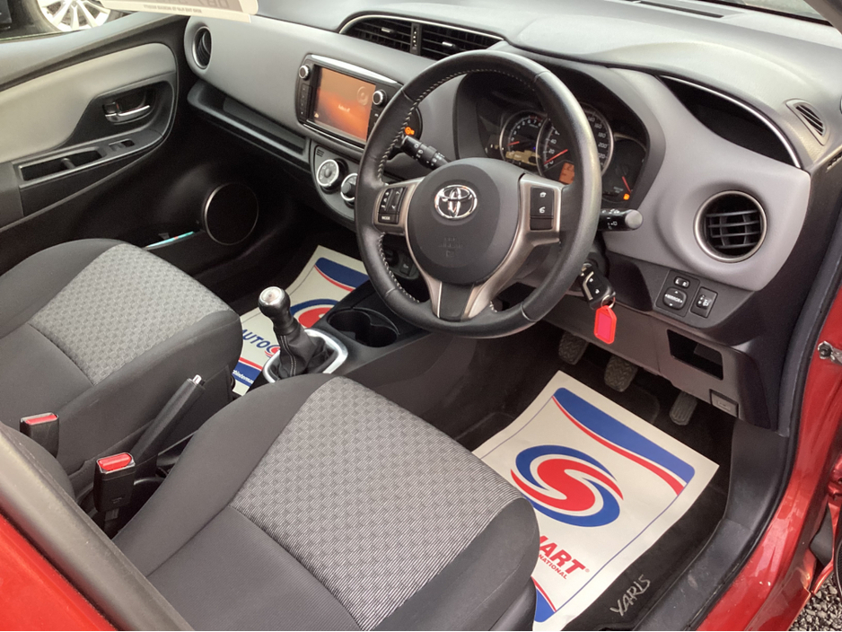 2015 Toyota Yaris - image 10