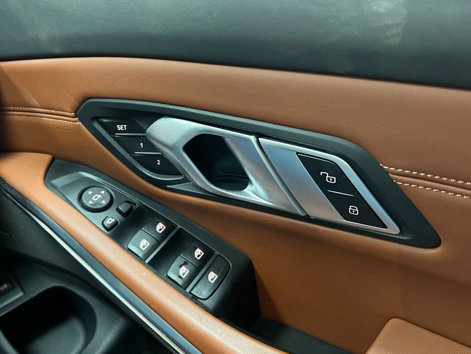 2021 BMW 3 Series - image 36