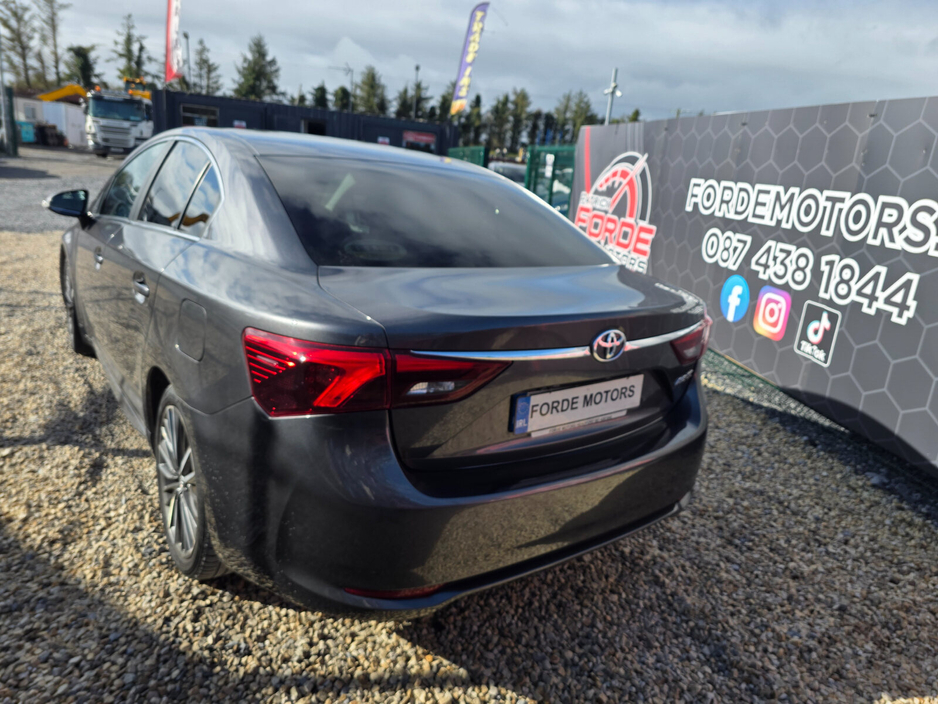 2017 Toyota Avensis - image 3