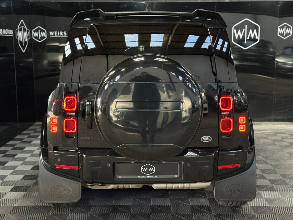 2021 Land Rover Defender - image 10