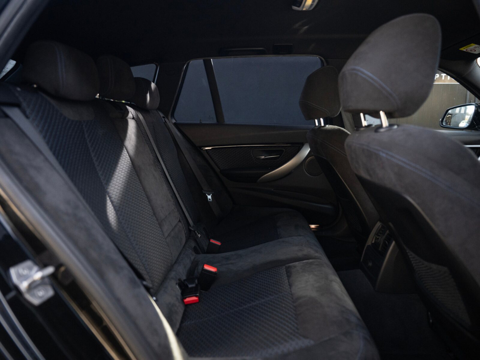 2015 BMW 3 Series - image 22