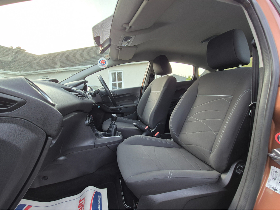 2013 Ford Fiesta - image 2