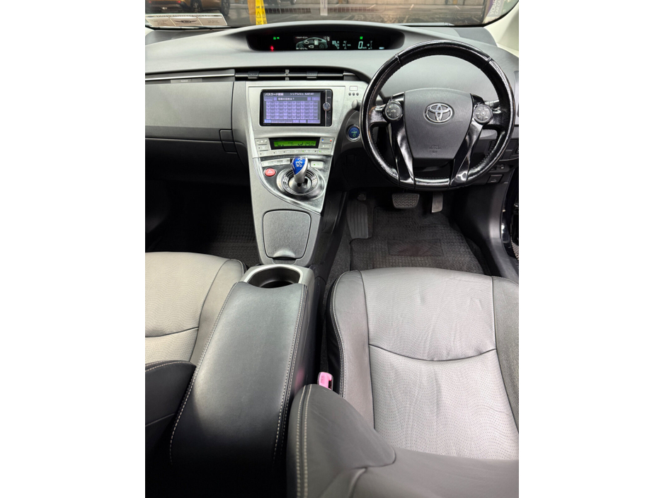 2012 Toyota Prius - image 10