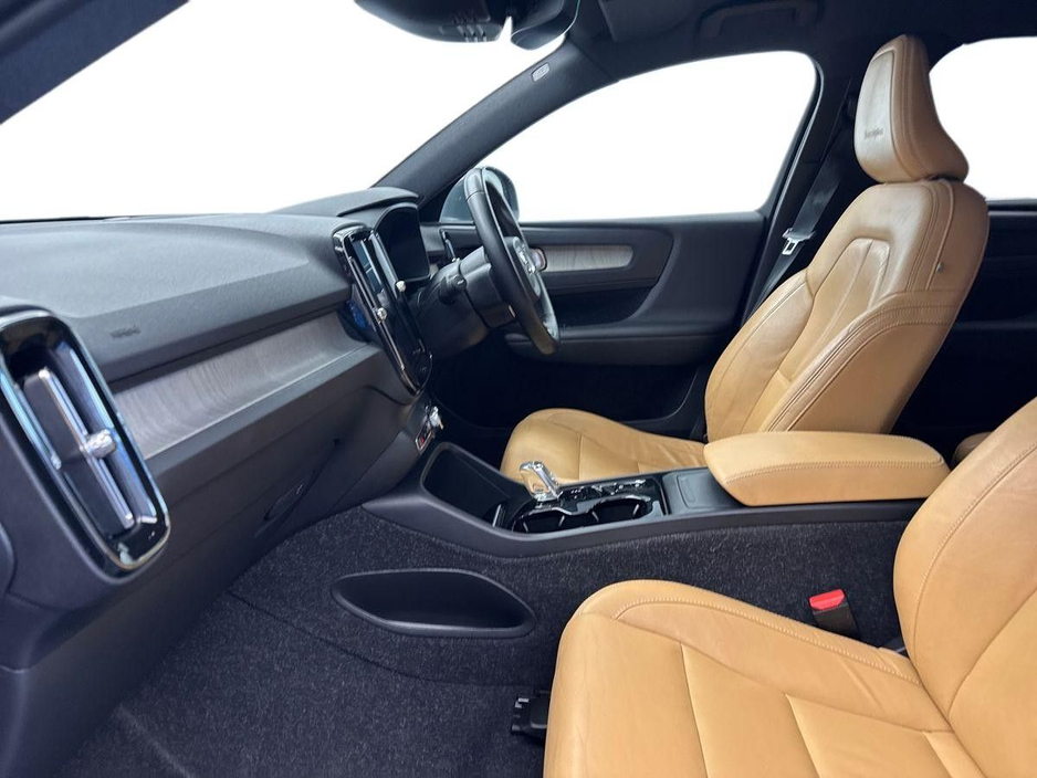 2020 Volvo XC40 - image 2