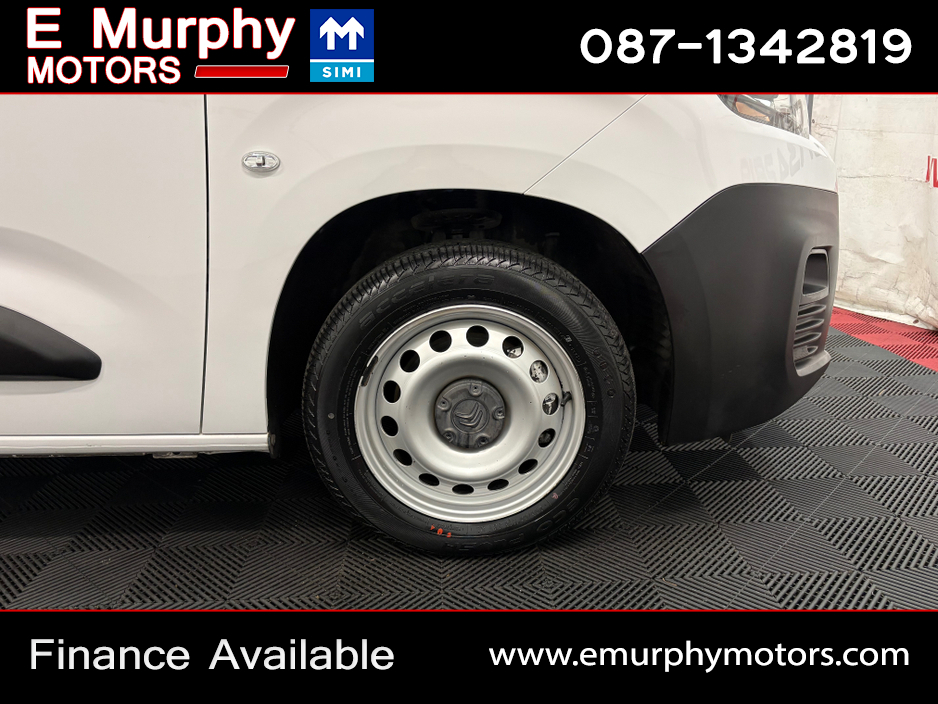 2023 Citroen Berlingo - image 28