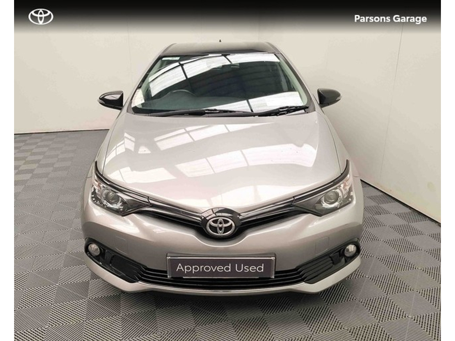2018 Toyota Auris - image 5