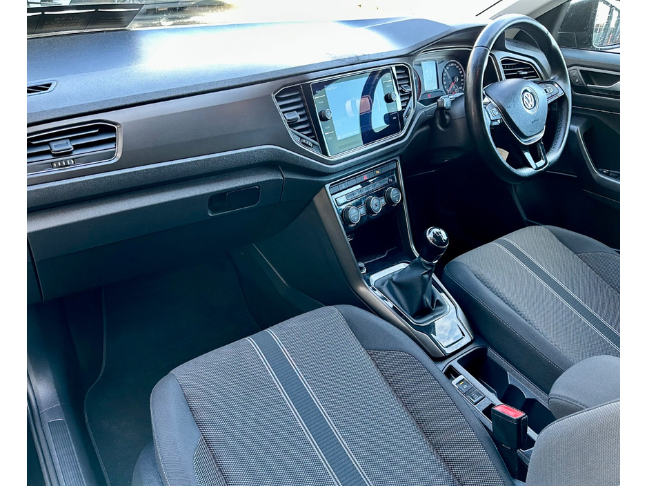 2018 Volkswagen T-Roc - image 8