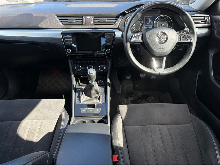 2016 Skoda Superb - image 7