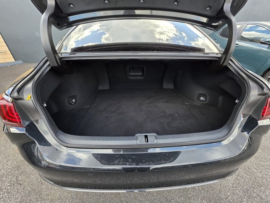 2023 Lexus ES 300 H - image 11