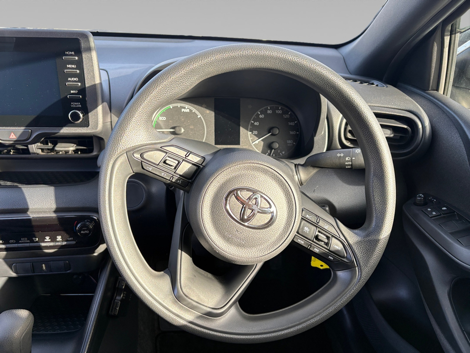 2020 Toyota Yaris - image 13