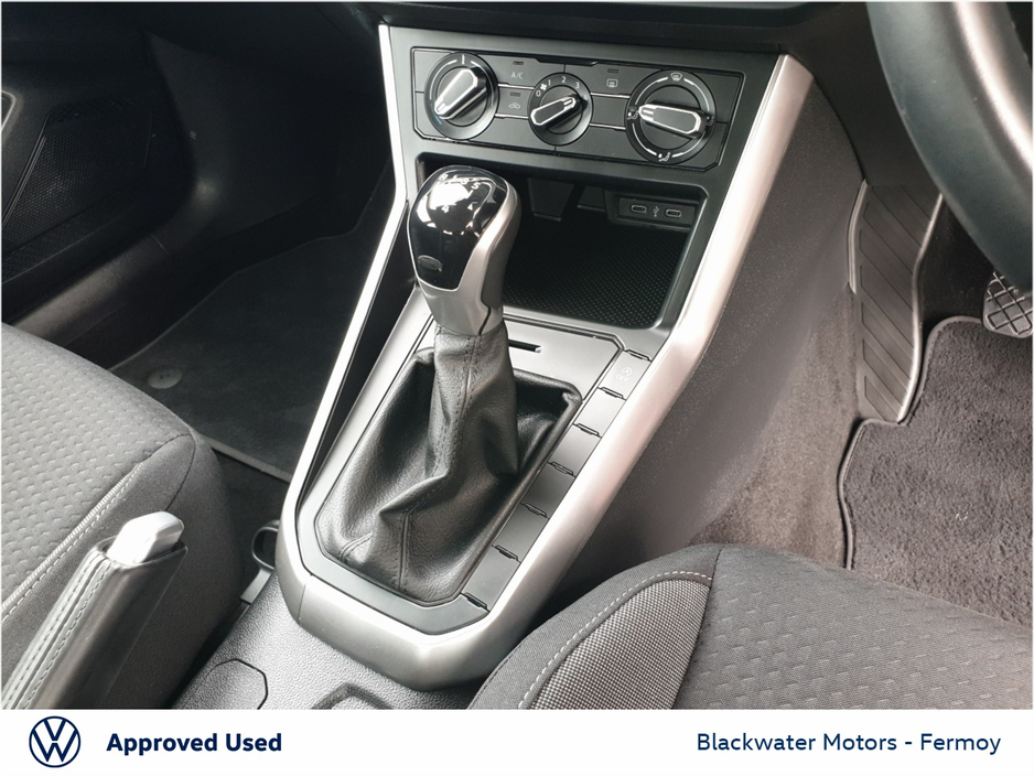 2022 Volkswagen Polo 1.0TSI 95BHP LIFE WITH FLOOR MATS €18,950