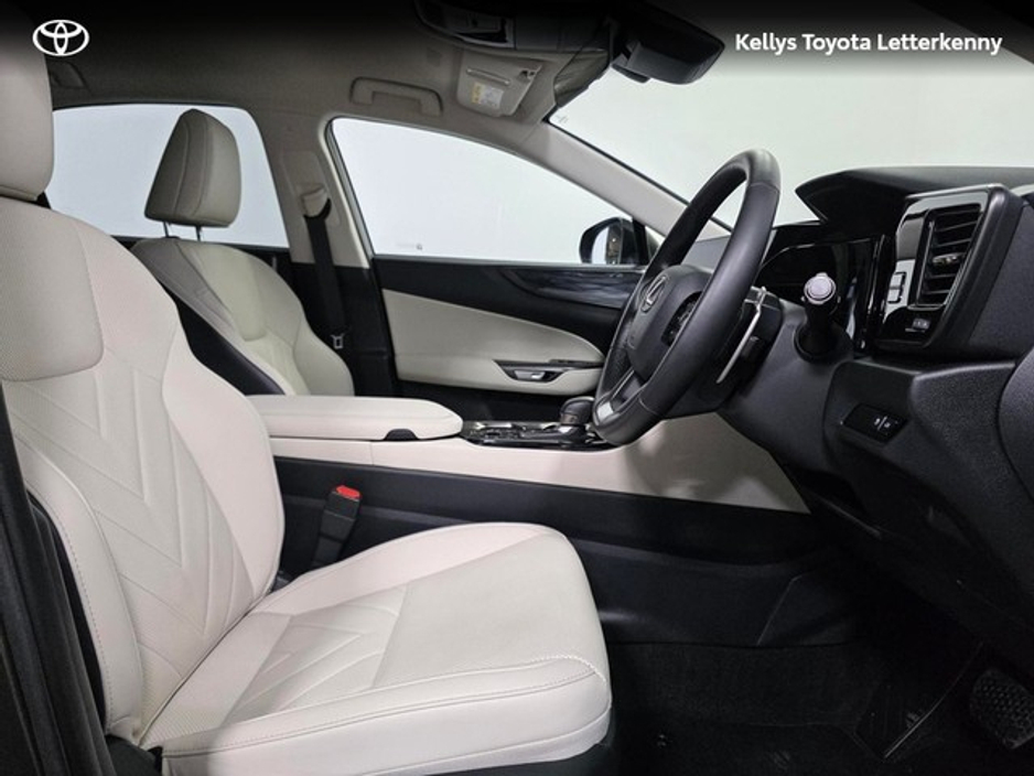 2025 Lexus NX 300 h - image 12