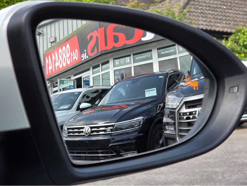 2020 Volkswagen Golf 1.4 FULL LEATHER SEATS ELECTRIC MEMORY SEATS  NAVI VIRTUAL CLOCKS ANDROID AUTO CARPLAY BLIND SPOT REAR TRAFFIC ASSIST ROAD SIGN RECOGNIZING  LANE ASSIST LOW TAX BAND €22,950