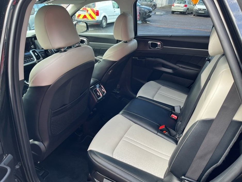 2023 Kia Sorento - image 7