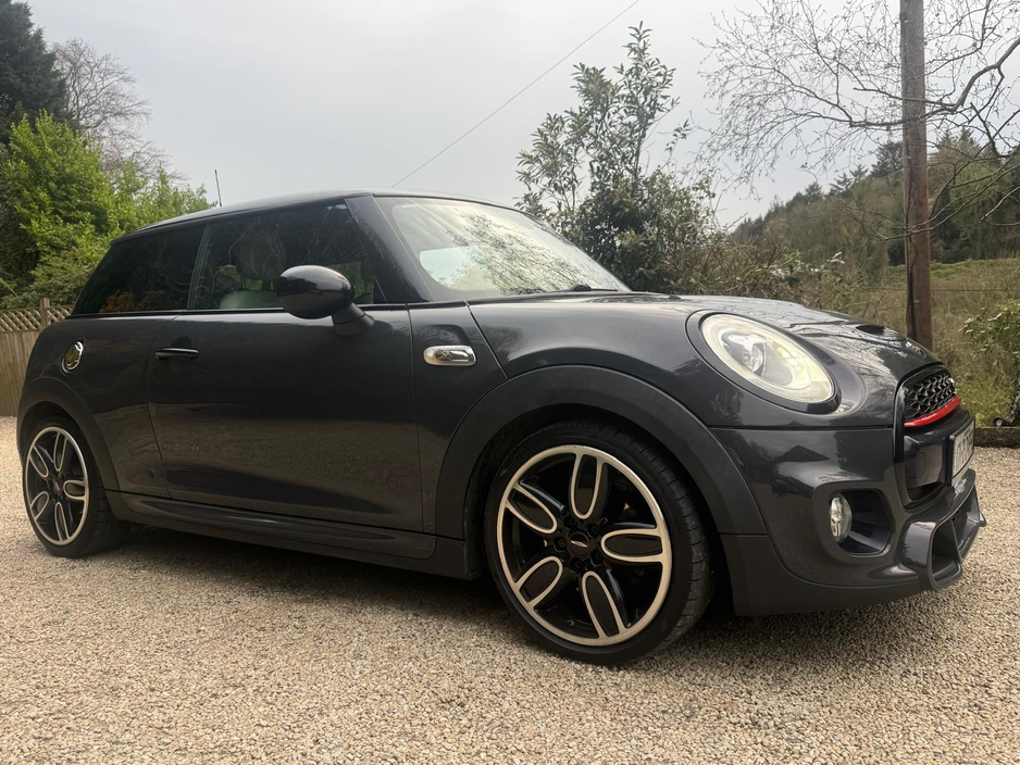 2017 MINI Hatch - image 2