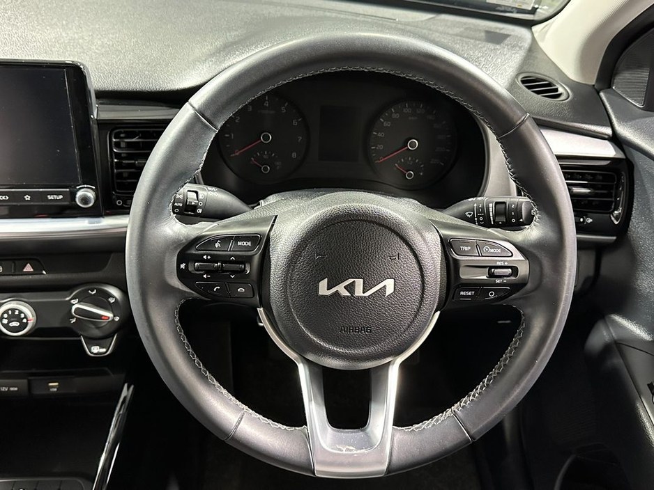 2022 Kia Stonic - image 13