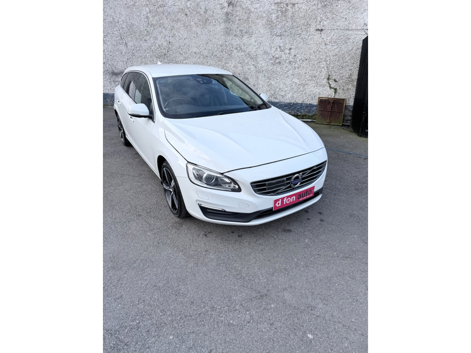 2016 Volvo V60 - image 2