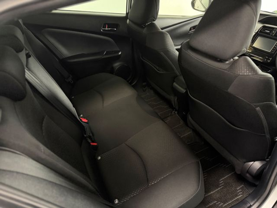 2022 Toyota Prius - image 13