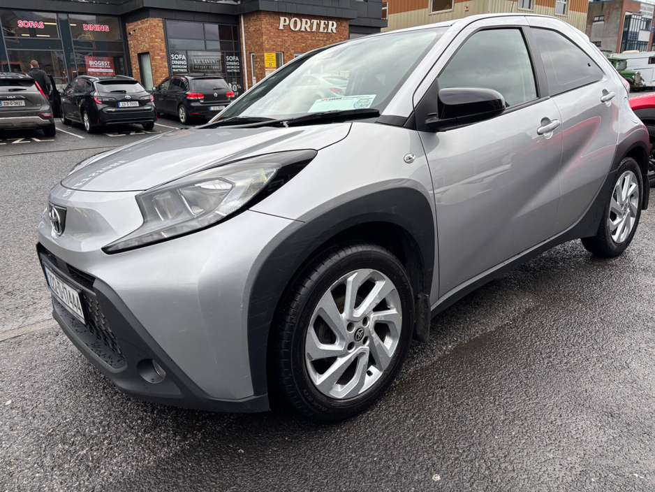 2022 Toyota Aygo 1.0 VVT-i x-play Smartphone €13,900