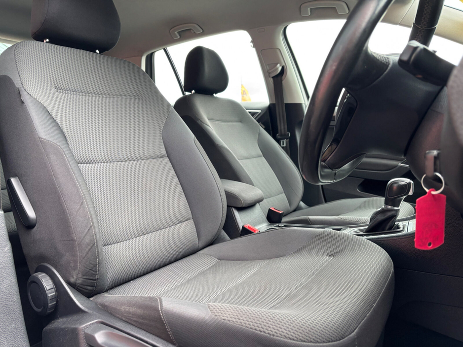 2014 Volkswagen Golf - image 5