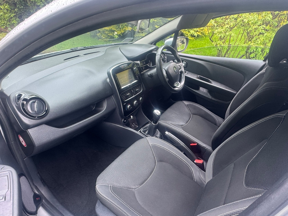 2017 Renault Clio - image 5