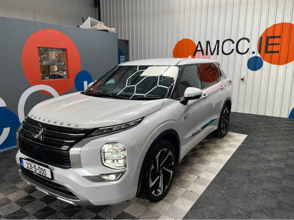 2023 Mitsubishi Outlander - image 5