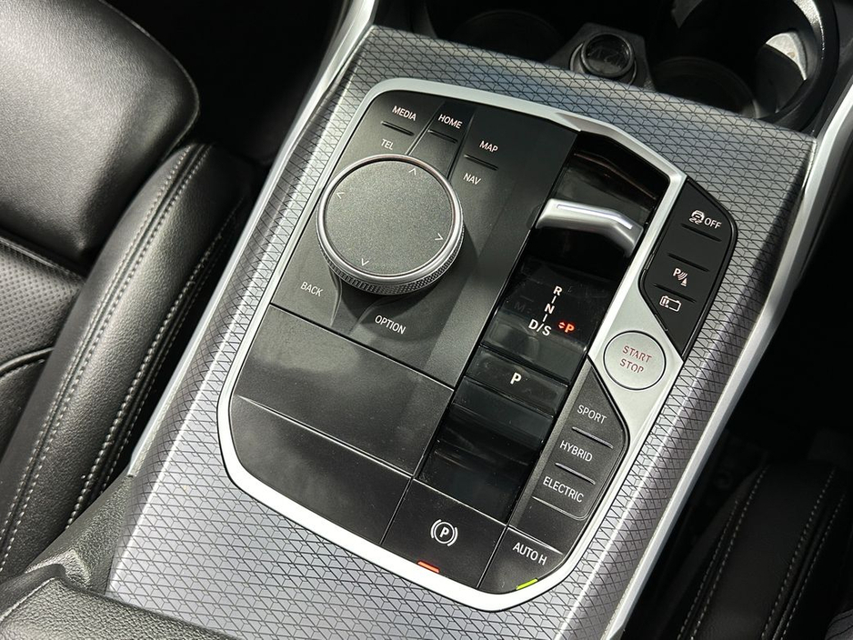 2025 BMW 3 Series - image 22