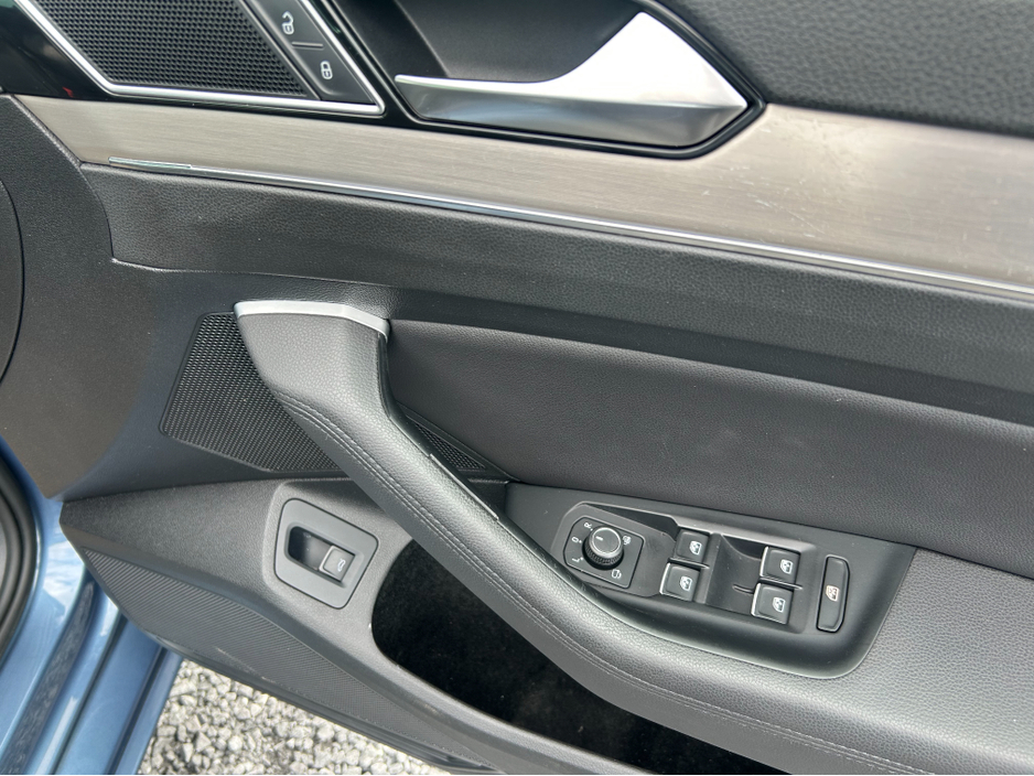 2015 Volkswagen Passat - image 13