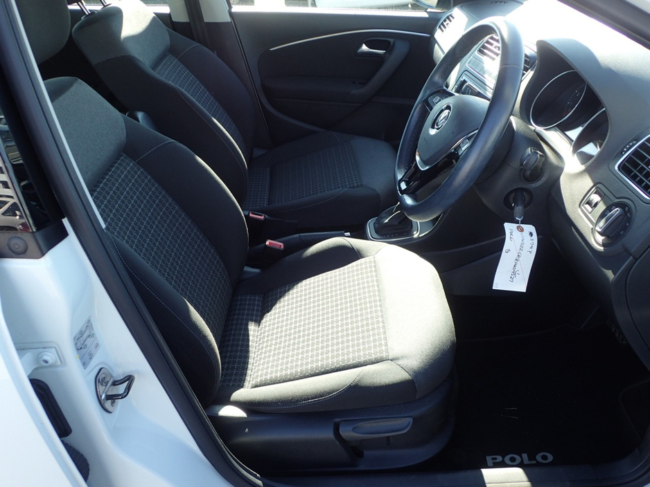 2017 Volkswagen Polo - image 5