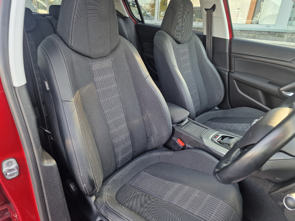 2019 Peugeot 308 - image 17