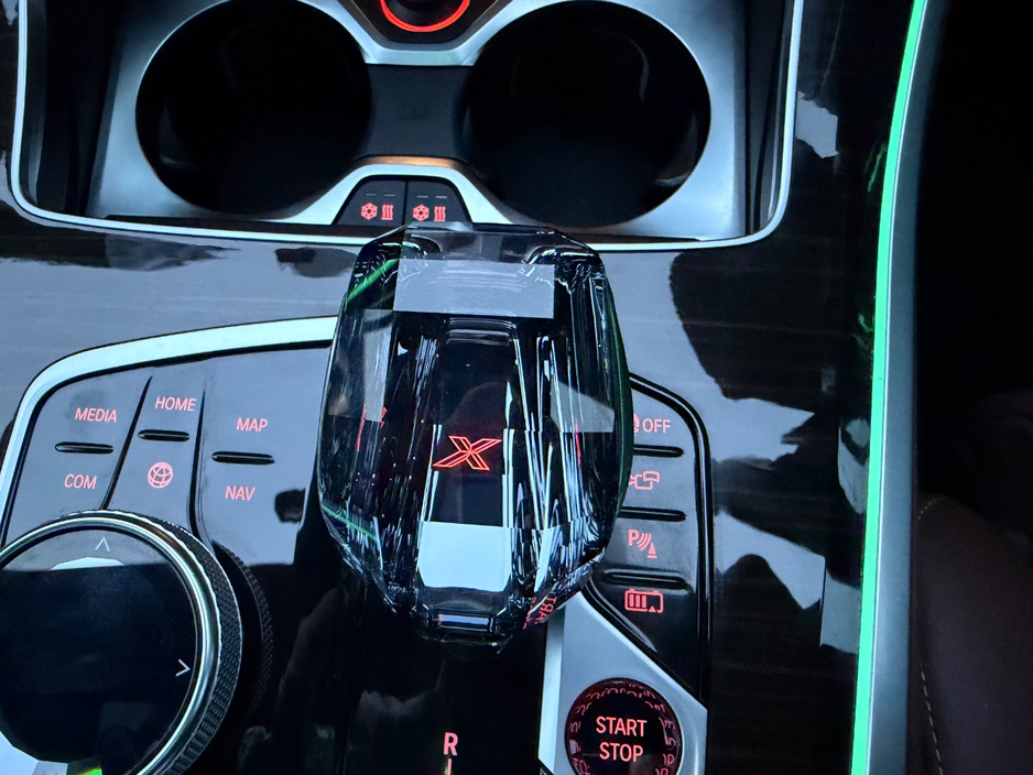 2020 BMW X5 - image 30