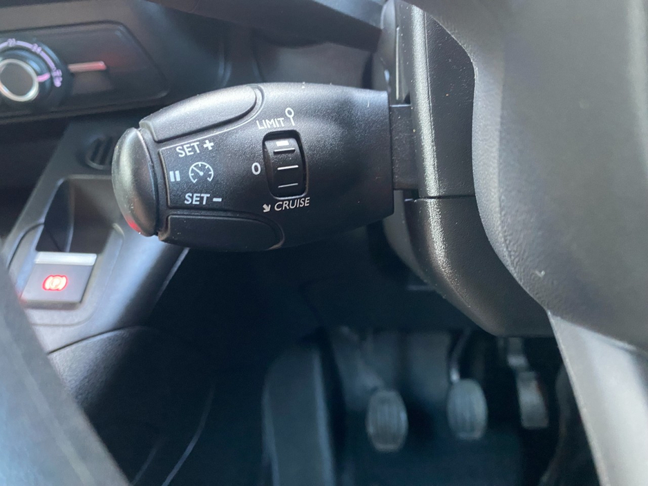 2023 Toyota Proace - image 23