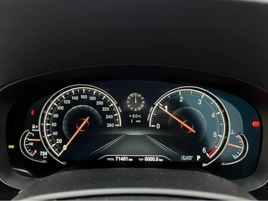 2017 BMW 5 Series - image 25