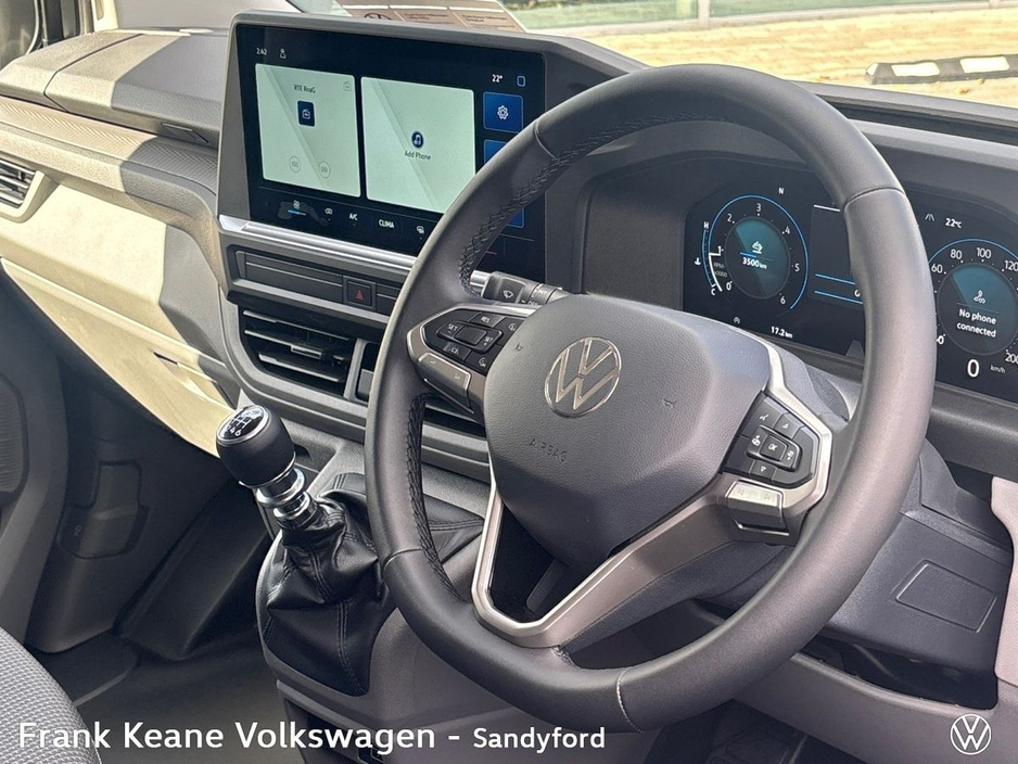 2025 Volkswagen Transporter - image 2
