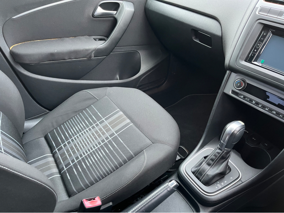 2015 Volkswagen Polo - image 10