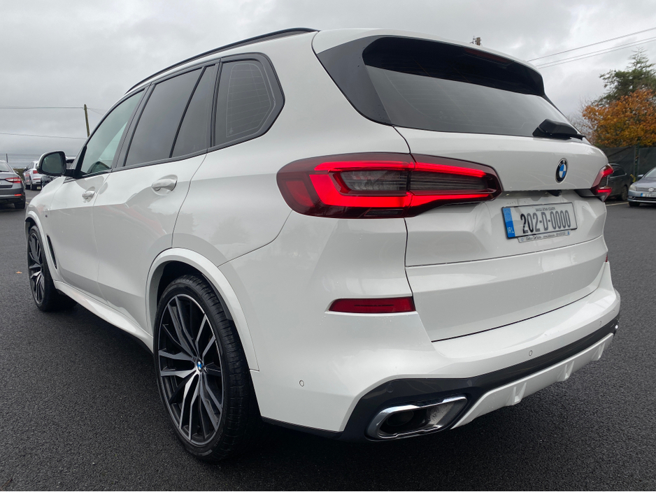 2020 BMW X5 - image 9