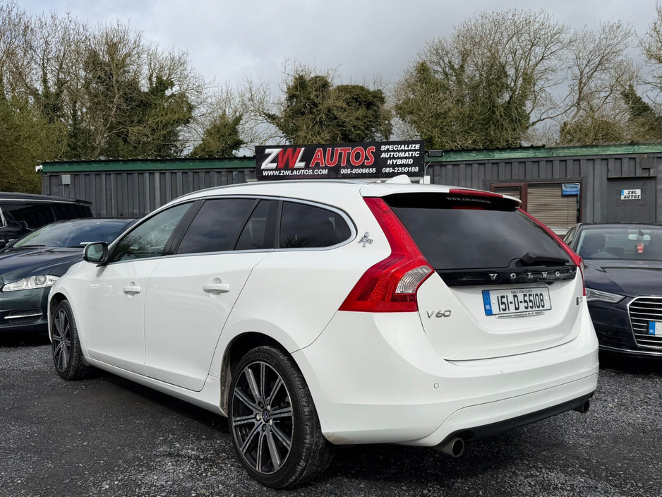 2015 Volvo V60 - image 7