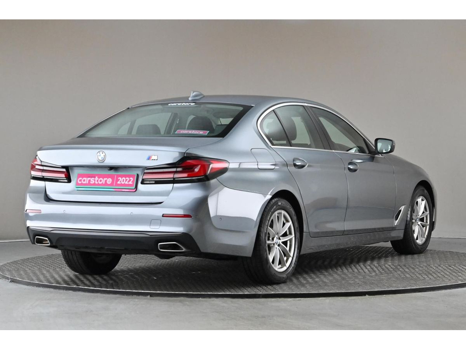 2022 BMW 5 Series - image 9