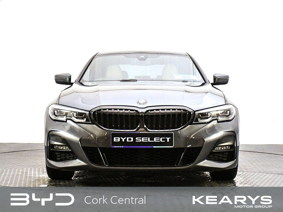 2020 BMW 3 Series - image 4