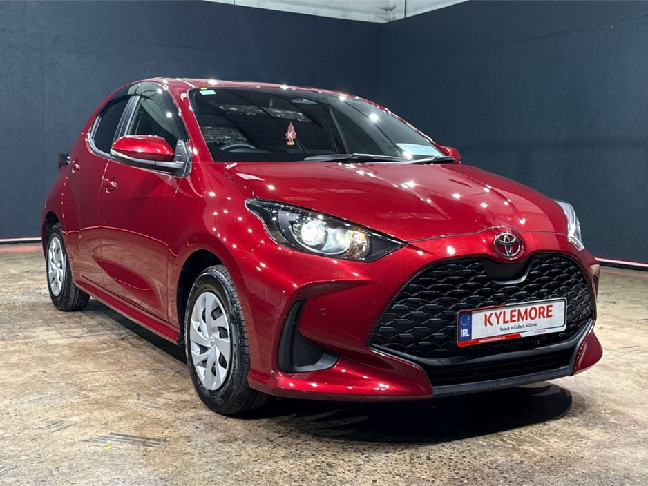 2025 Toyota Yaris - image 9