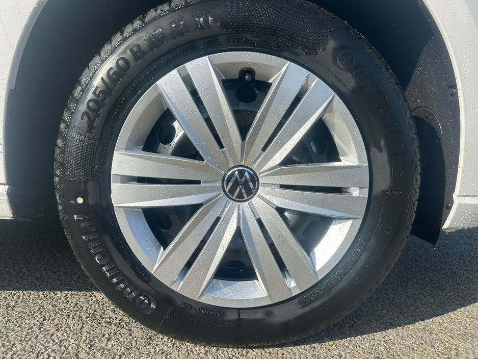 2026 Volkswagen Caddy - image 2