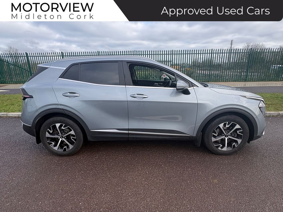 2025 Kia Sportage - image 2