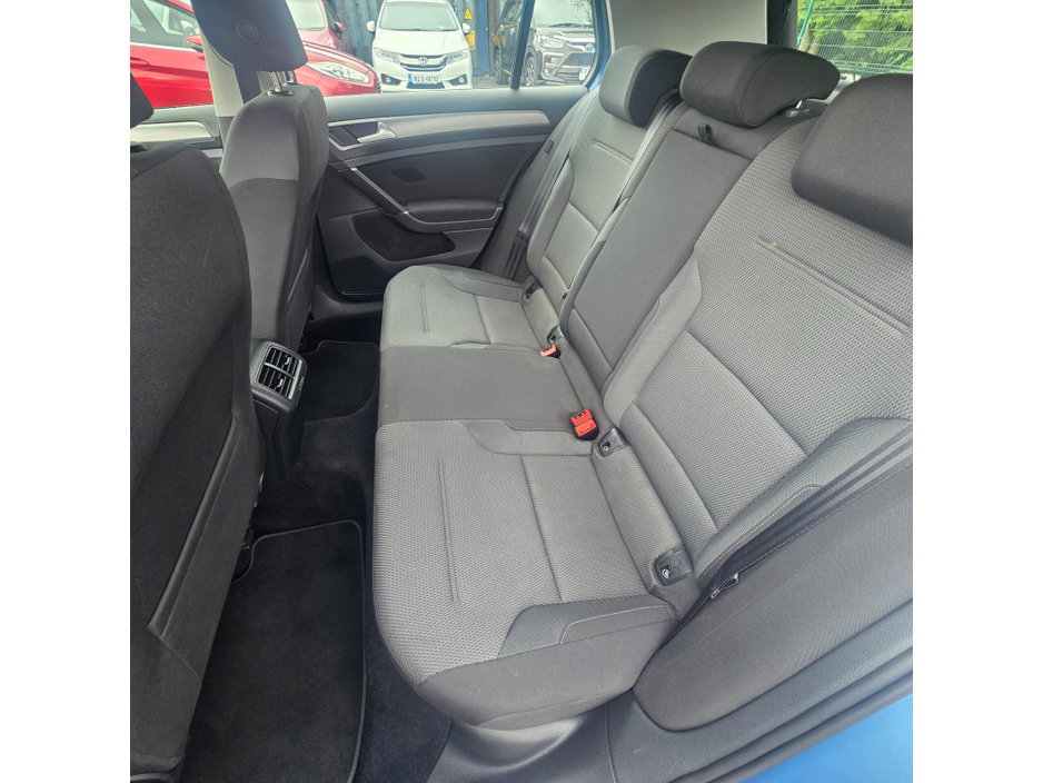 2015 Volkswagen Golf - image 15