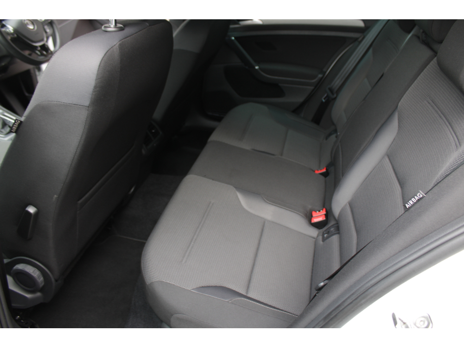 2016 Volkswagen Golf - image 19