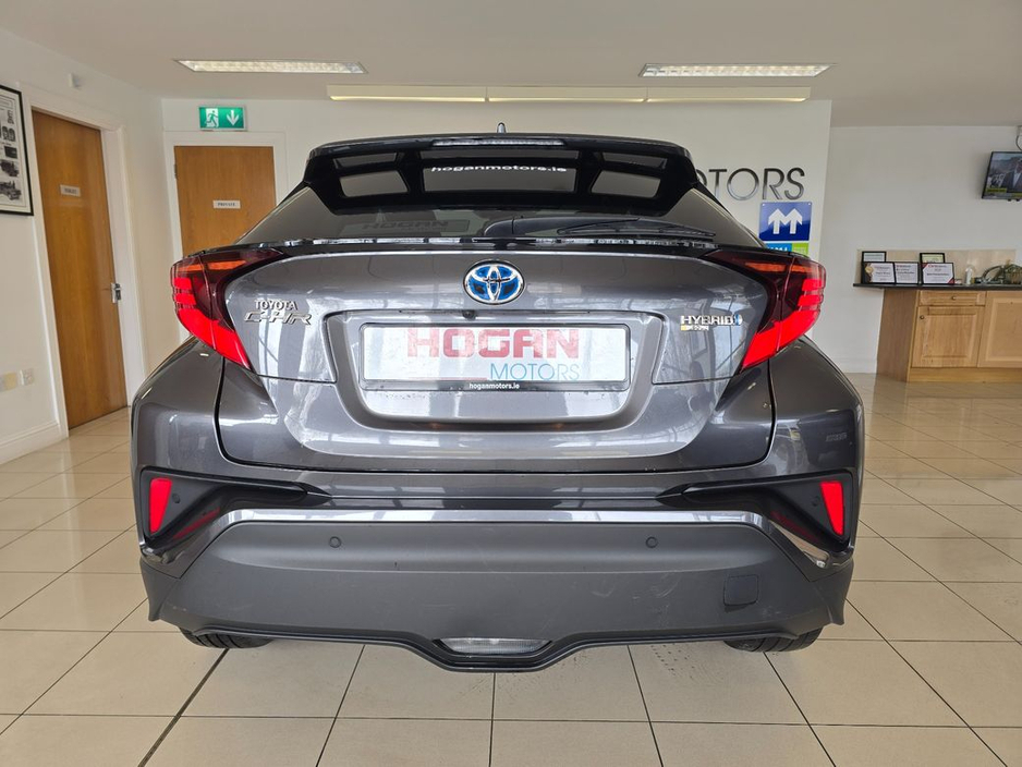 2023 Toyota C-HR - image 5