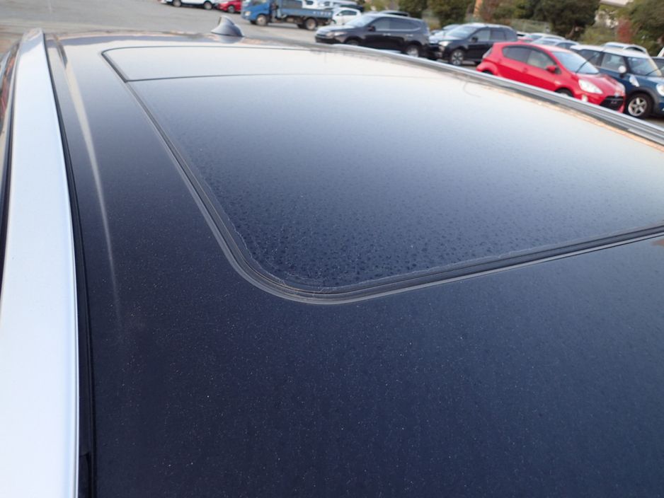 2017 Volvo XC60 - image 6