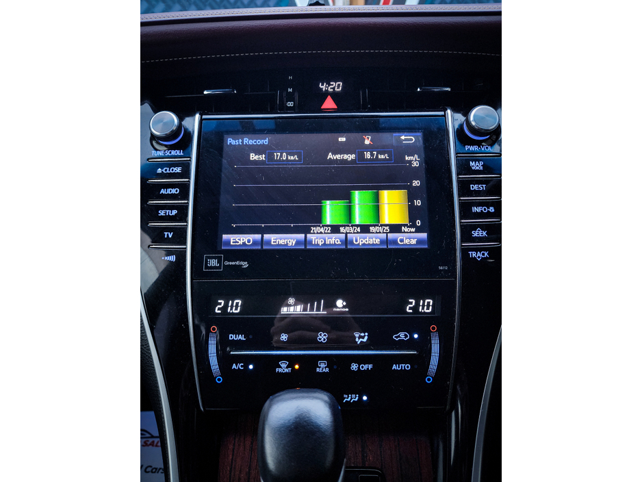 2015 Toyota Harrier - image 32