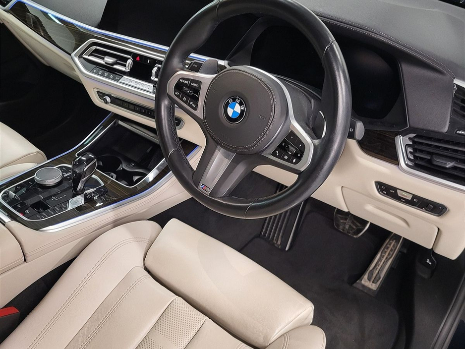 2021 BMW X5 - image 6
