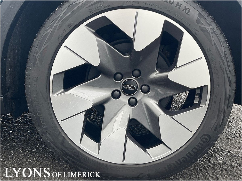 2025 Ford Explorer - image 9